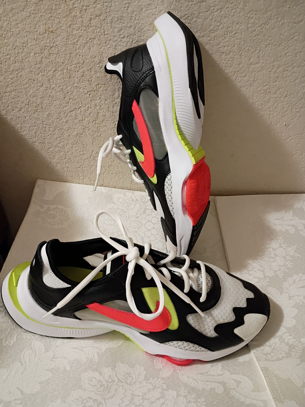 Nike Athletic Shoes Black White Neon Yellow Red Accent Men's Sz 8